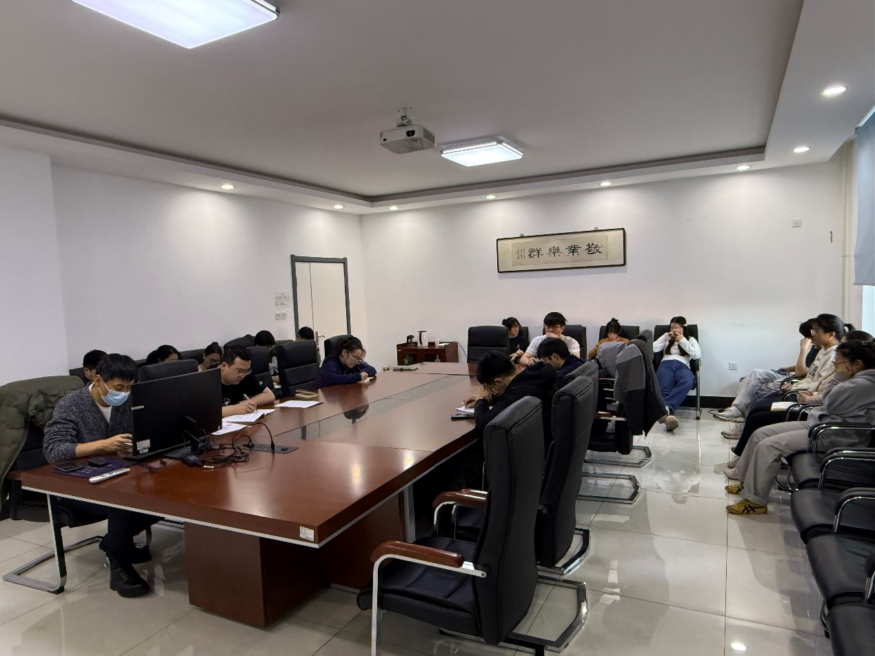 農(nóng)業(yè)中心研究生黨支部學(xué)習(xí)貫徹黨的二十屆四中全會精神